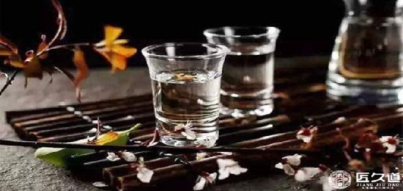 【酱香酒】-匠久道酱香型白酒收藏需要注意什么，窖池对于酒的作用