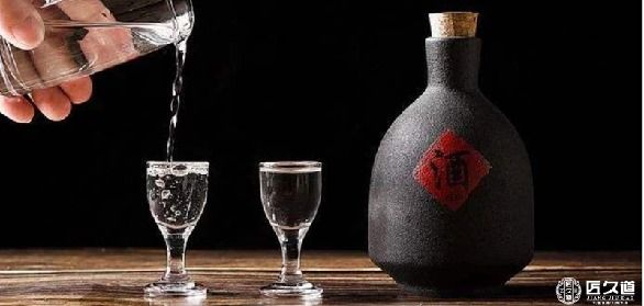 匠久道【酱香白酒】-喝酱香白酒夏对身体好处 | 酱酒里的芳香物质从何而来？