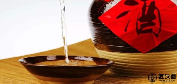 匠久道【酱香型白酒】-细说酱香酒的颜色 | 带点黄色是好酒吗？