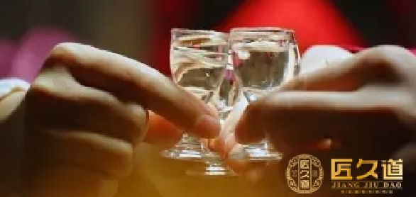 匠久道【53度酱香型】- 使用哪种杯子喝白酒更适宜？