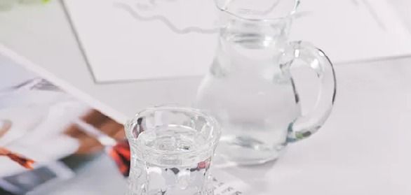 酱香型白酒制作工艺，匠心传承邂逅自然，演绎美酒传奇魅力